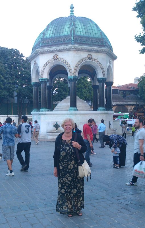 Istanbul, 29 giugno 2014  -  Fontana piazza Ippodromo