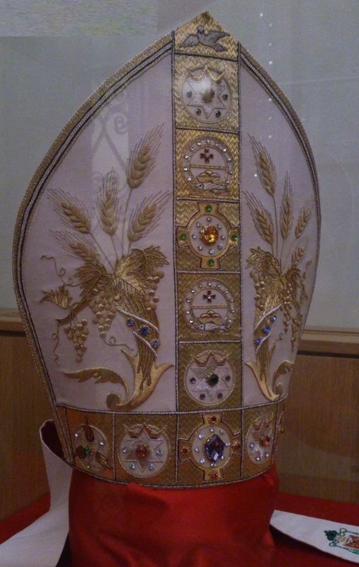 Ravenna - Museo diocesano - Mitra monsignor Luigi Amaducci